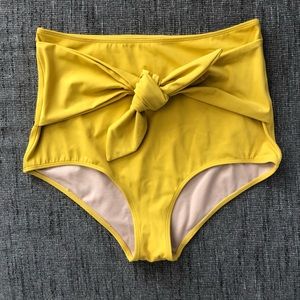 Kortni Jeane med honey gold tie front bottoms